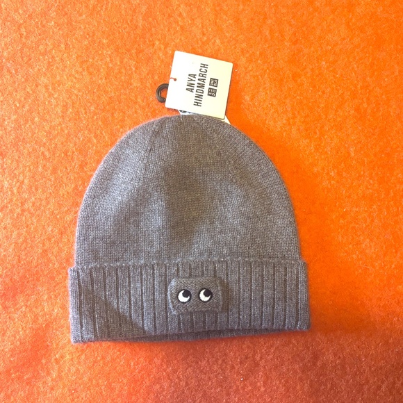 Anya Hindmarch Uniqlo collab brown 100% cashmere knitted beanie hat tuque NWT - Picture 2 of 8